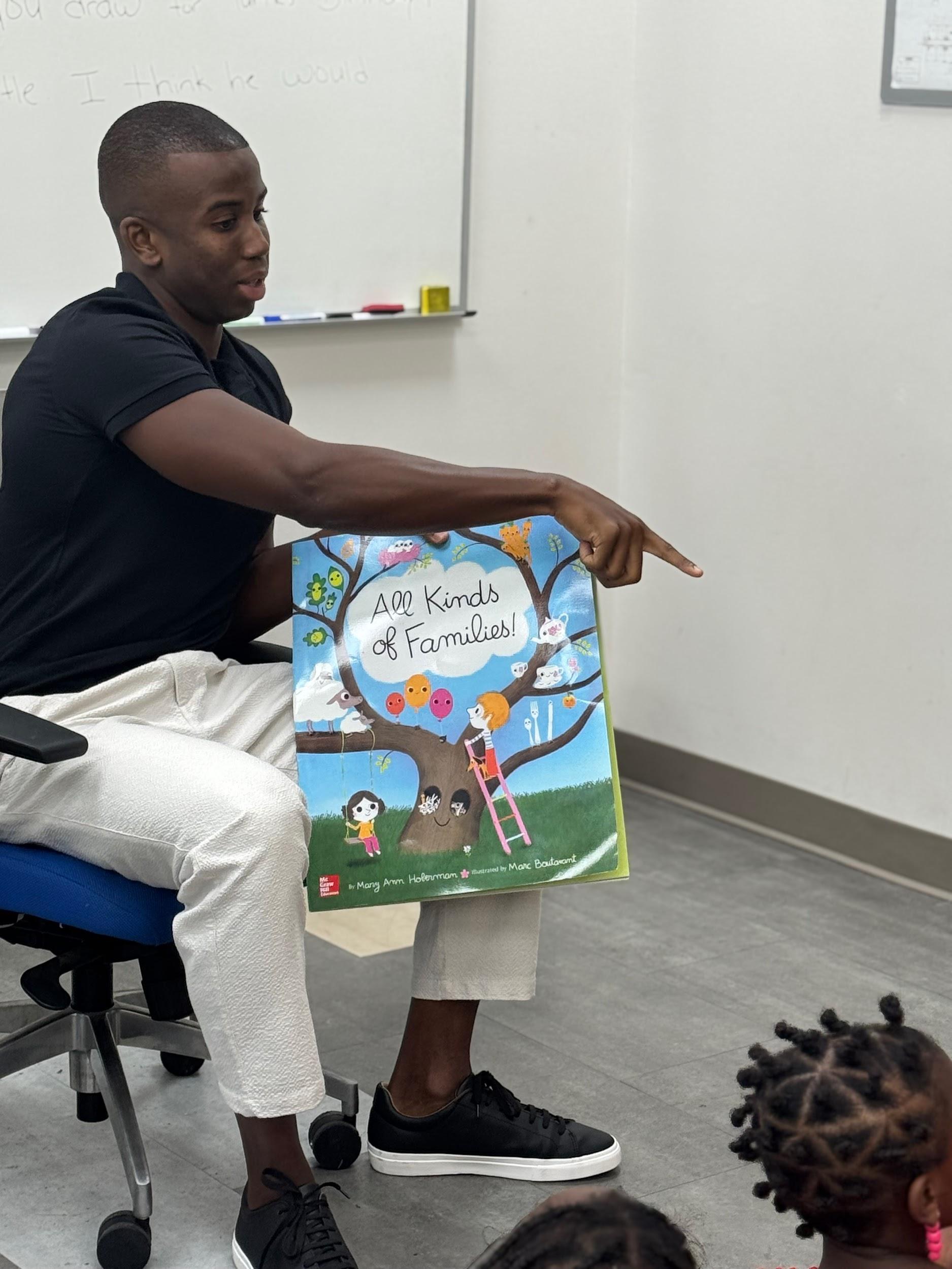 Kendrick Meek reading to children at a community program